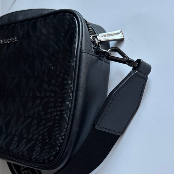 Michael Kors Signature Bag - Picture 8 of 9